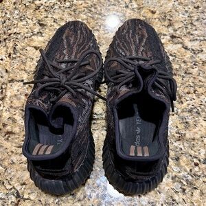 YEEZY BOOST 350 V2 ADULTS